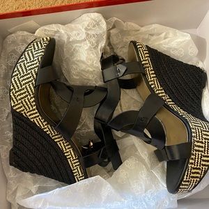 Women’s size 8 guess platform sandals.